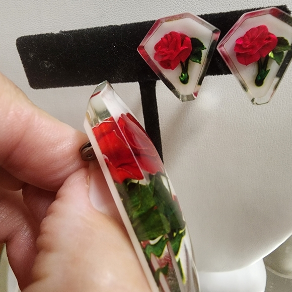 Vintage Red Rose Reverse Carved Lucite Jewelry Set - Picture 7 of 9